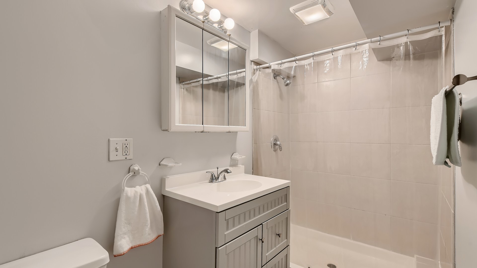 4707 N Kenmore Avenue #GS, Chicago, IL 60640