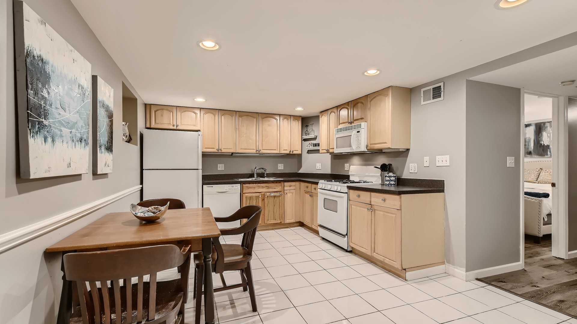 4707 N Kenmore Avenue #GS, Chicago, IL 60640