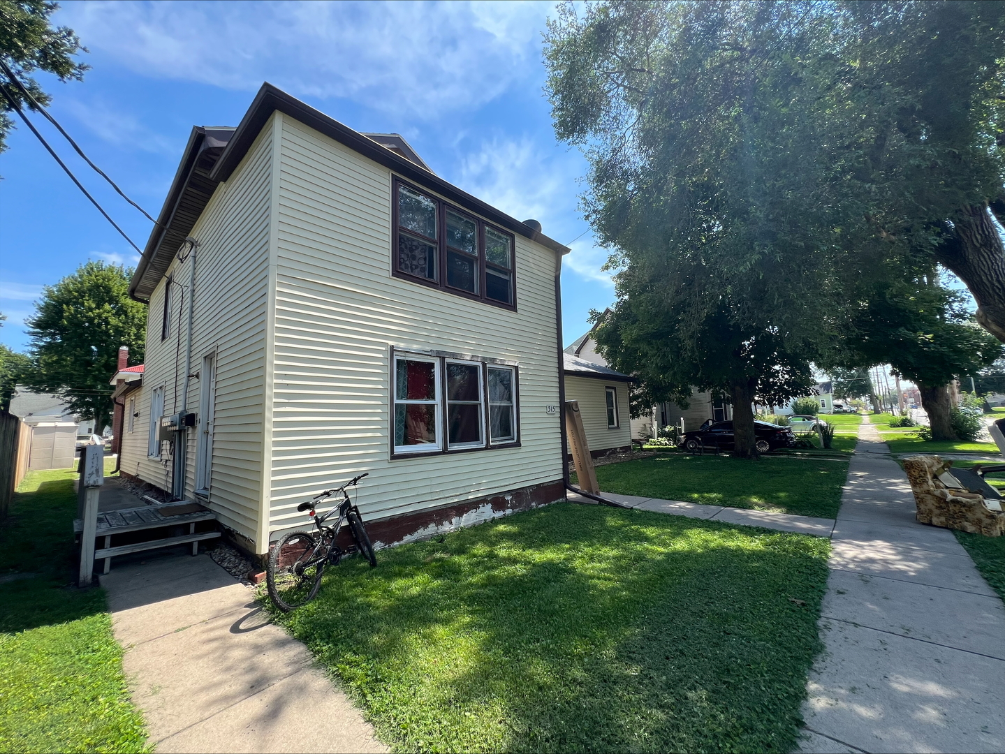 211 W Broadway, Monmouth, IL 61462