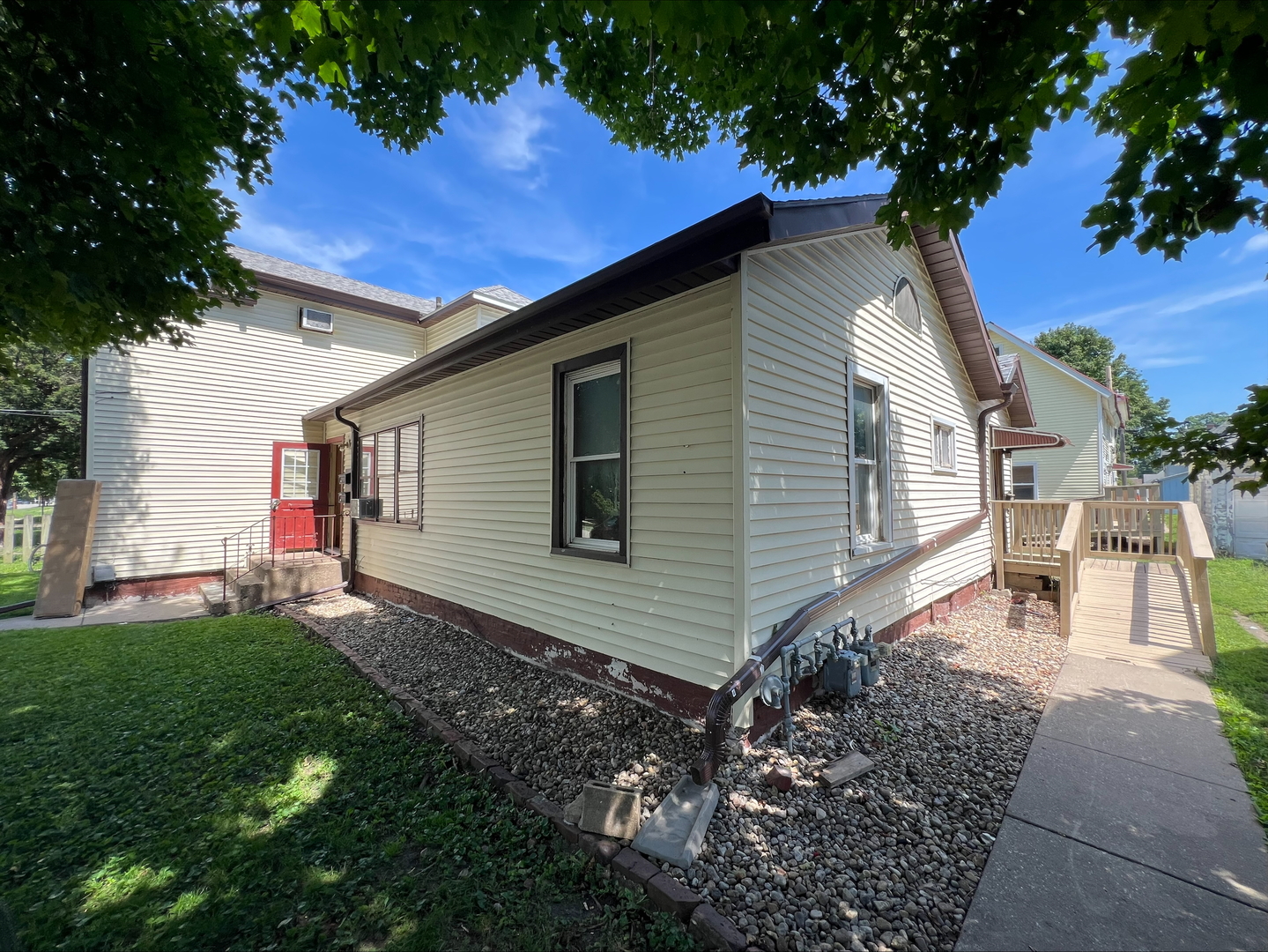 211 W Broadway, Monmouth, IL 61462