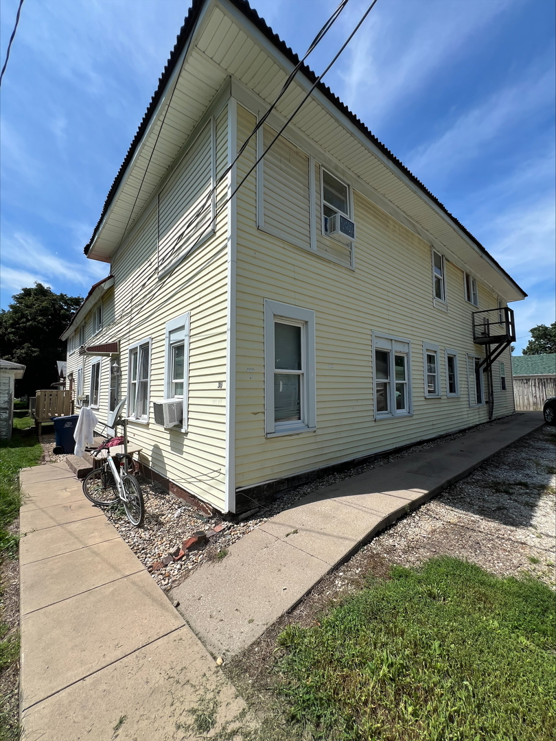 211 W Broadway, Monmouth, IL 61462