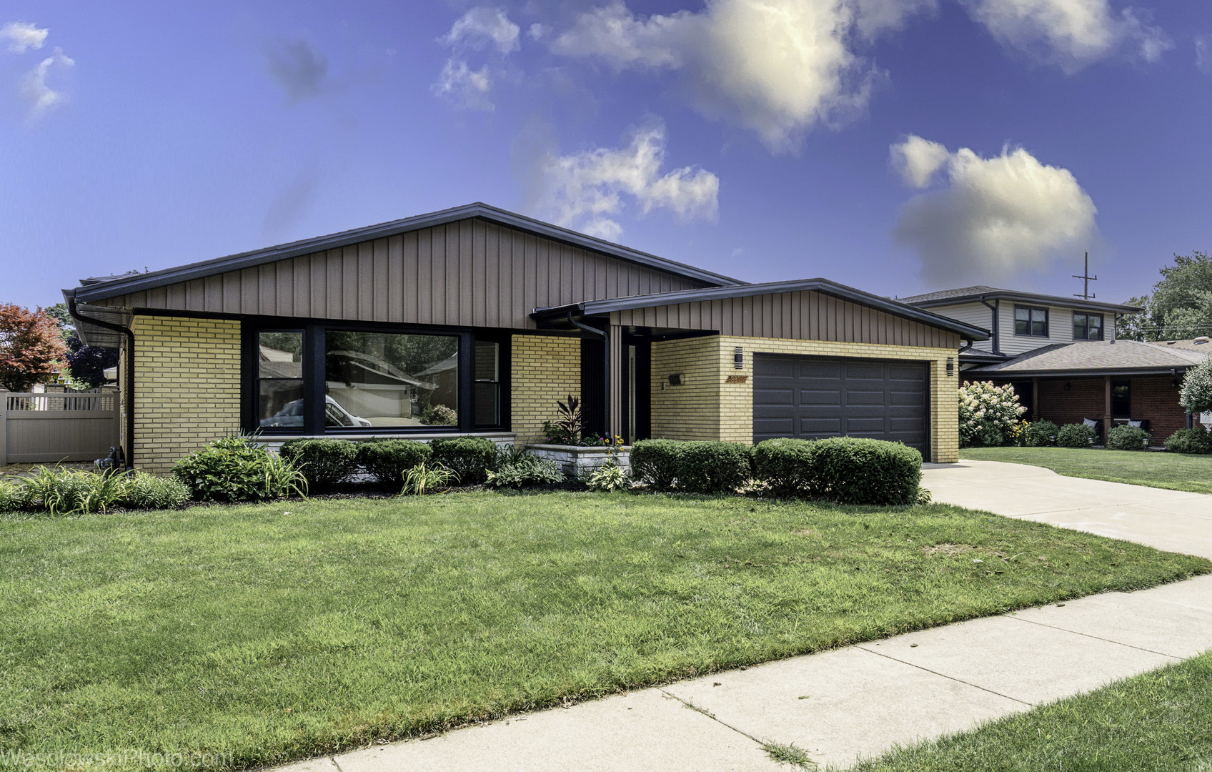 9825 S Kilbourn Avenue, Oak Lawn, IL 60453
