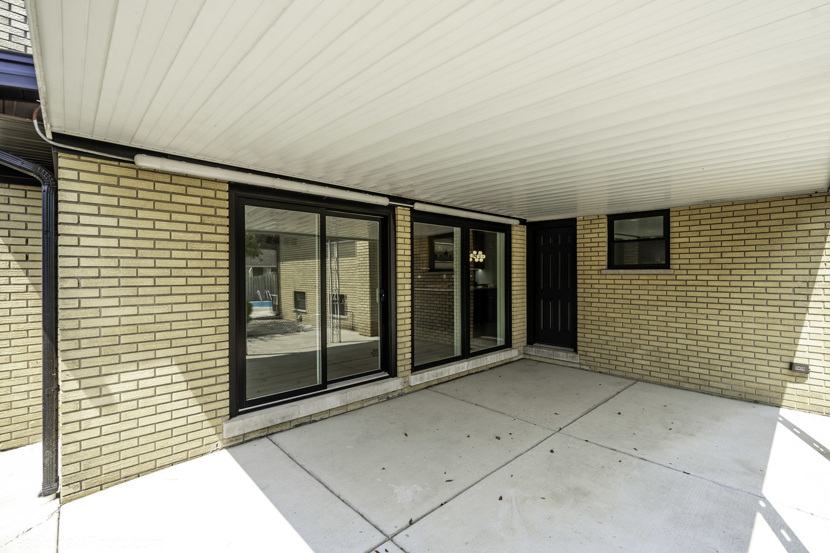 9825 S Kilbourn Avenue, Oak Lawn, IL 60453