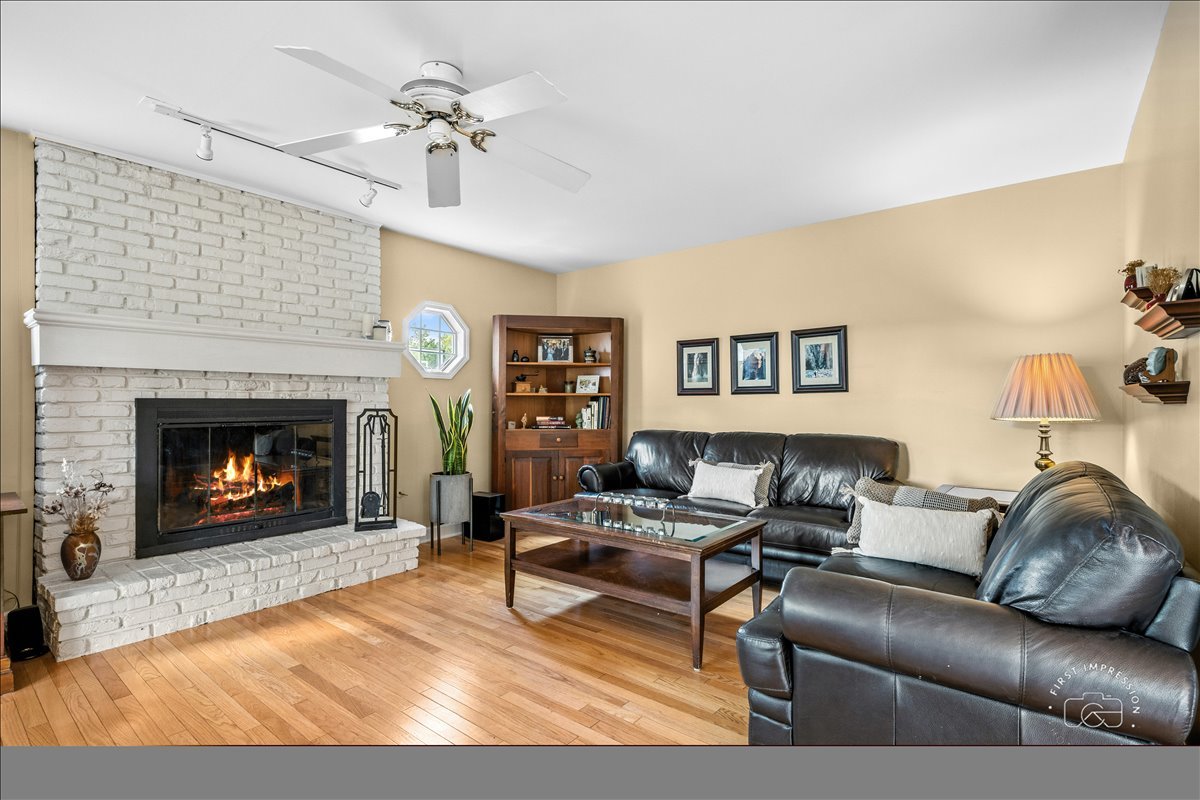 1432 Calcutta Lane, Naperville, IL 60563