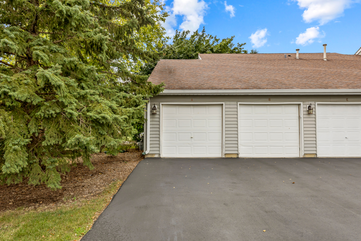 8 N Gant Circle #A, Streamwood, IL 60107