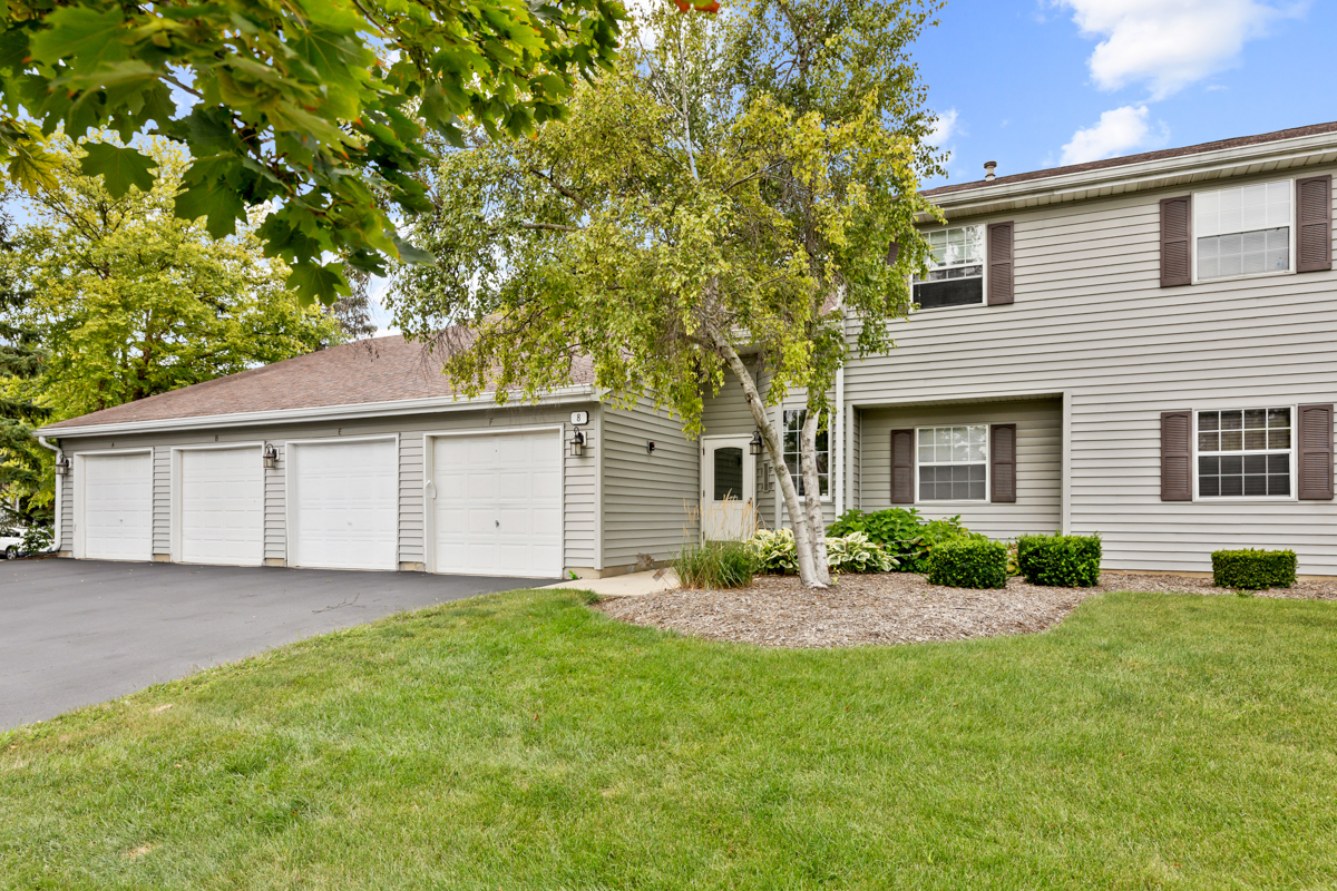 8 N Gant Circle #A, Streamwood, IL 60107