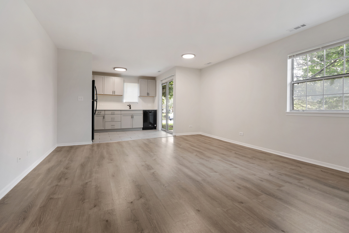 8 N Gant Circle #A, Streamwood, IL 60107