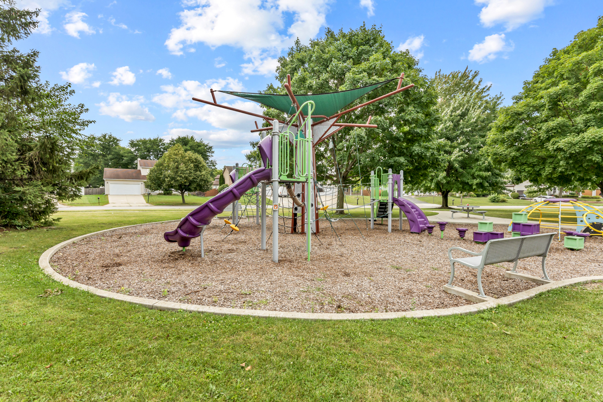 8 N Gant Circle #A, Streamwood, IL 60107