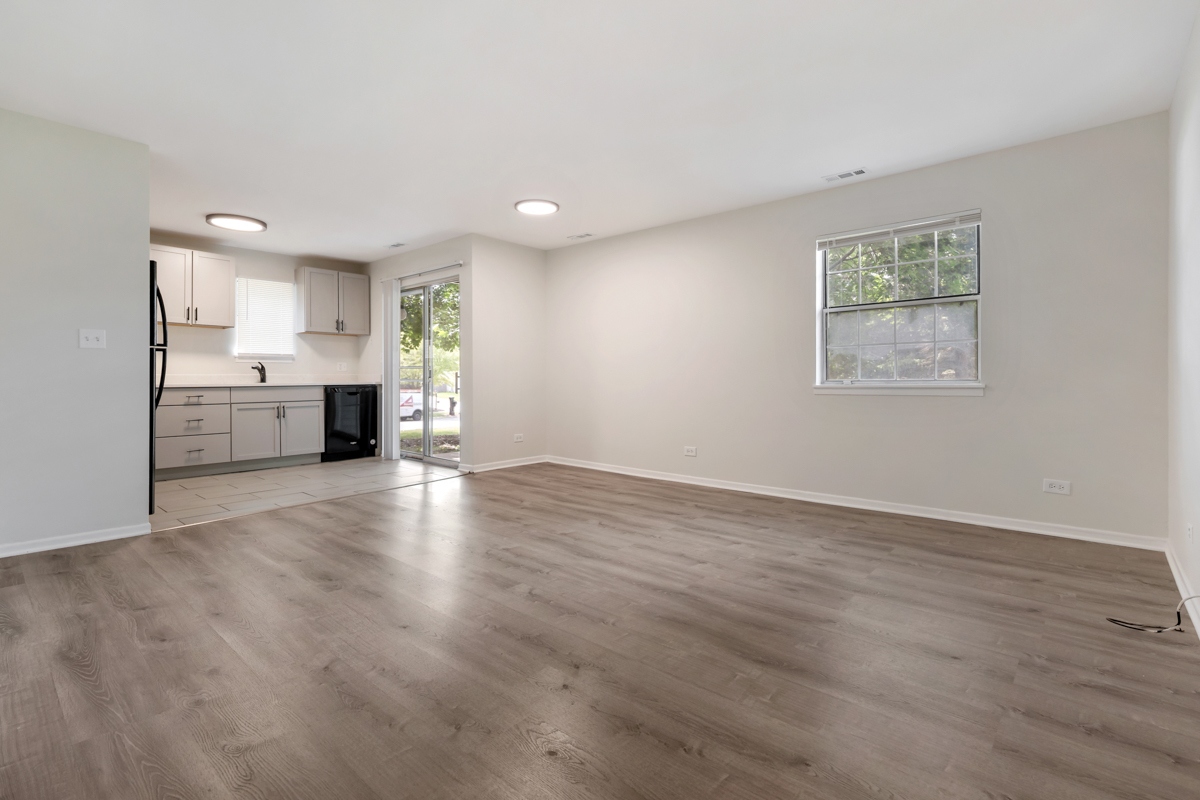 8 N Gant Circle #A, Streamwood, IL 60107