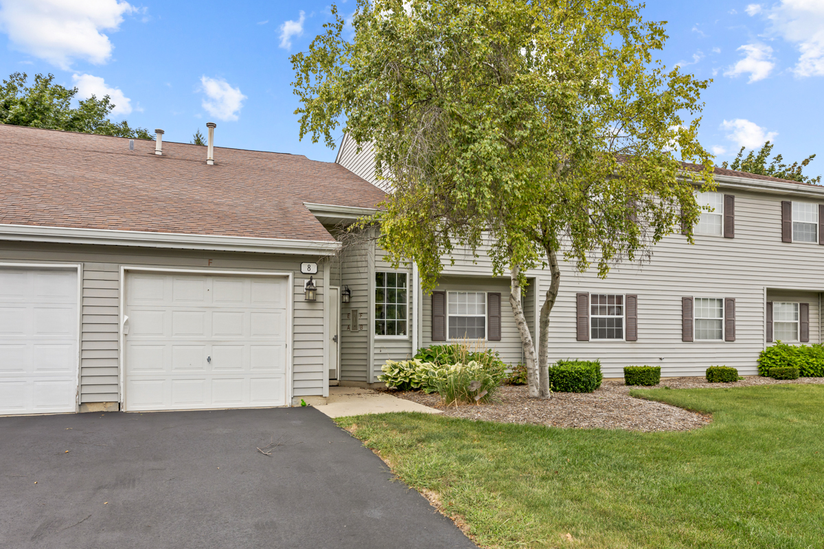 8 N Gant Circle #A, Streamwood, IL 60107