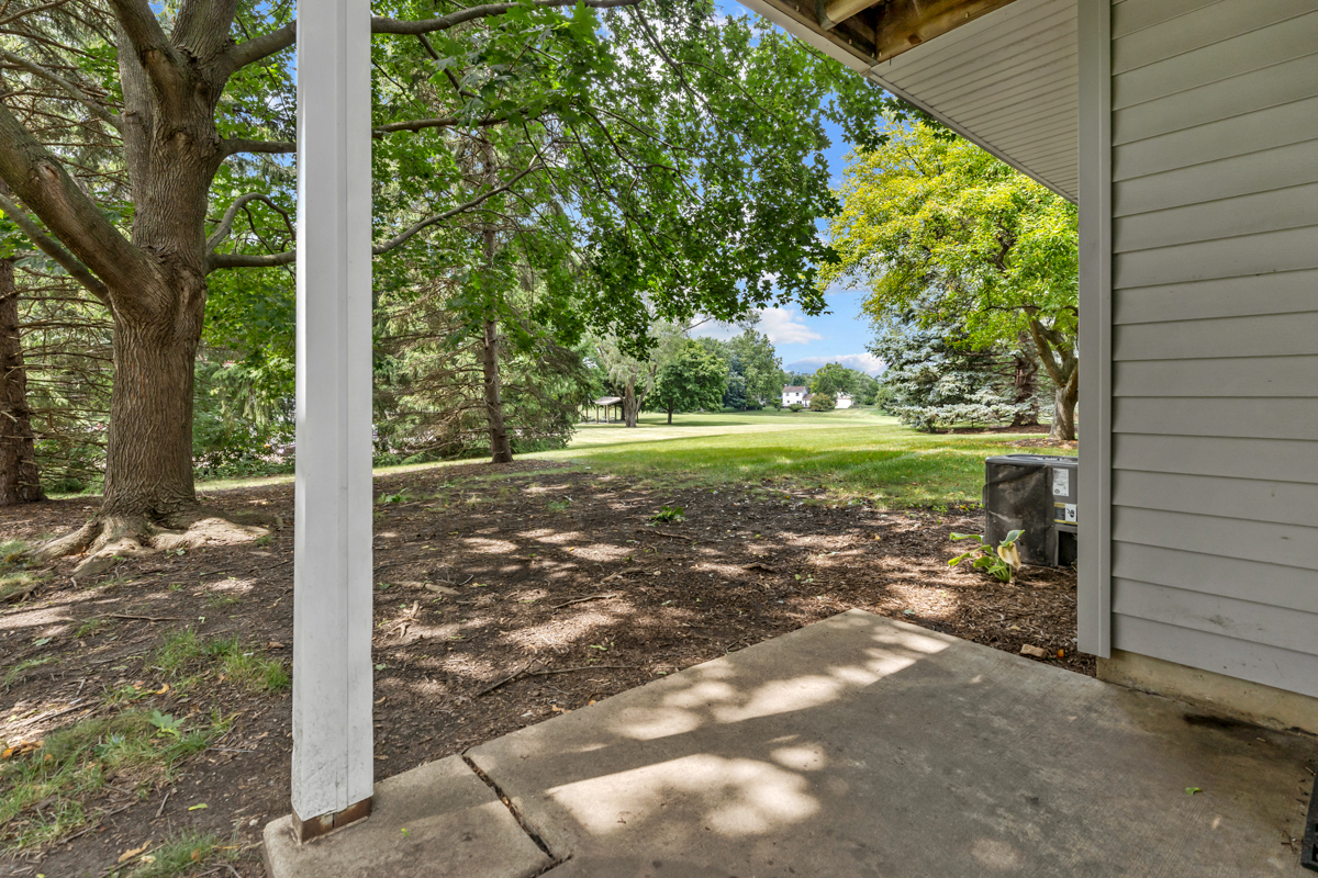 8 N Gant Circle #A, Streamwood, IL 60107