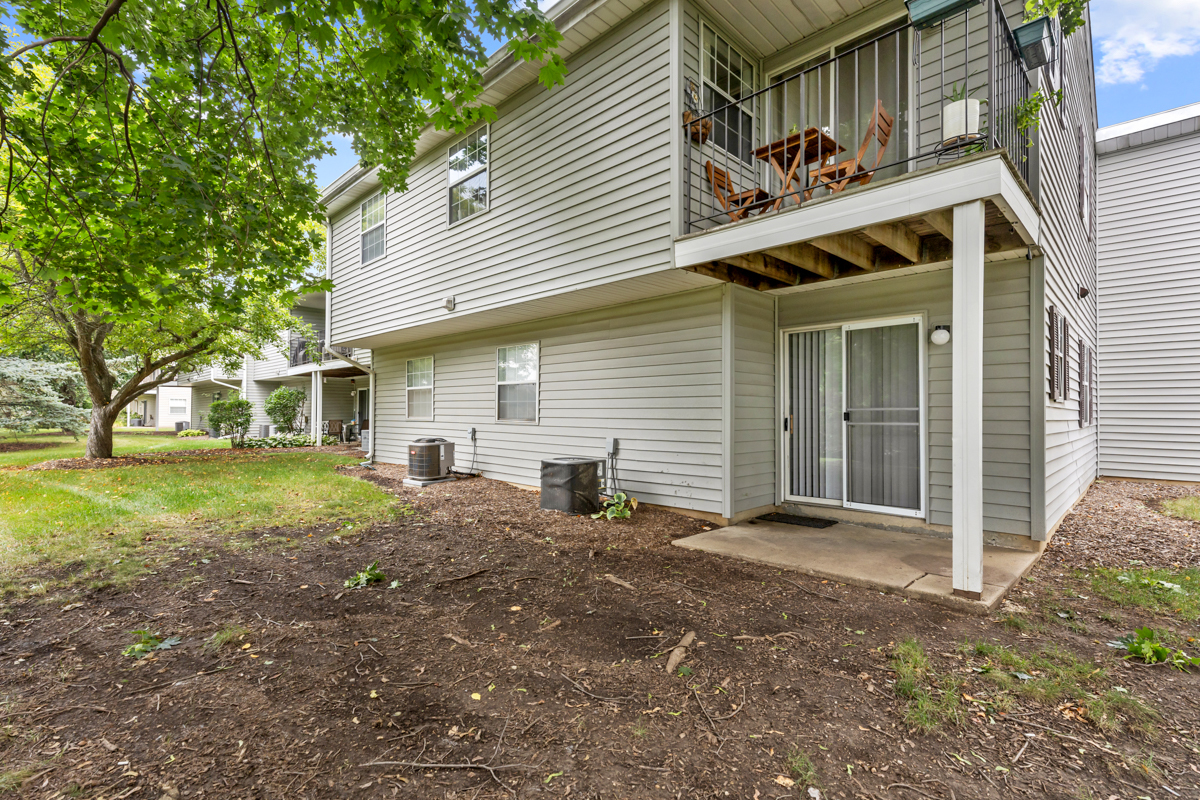 8 N Gant Circle #A, Streamwood, IL 60107