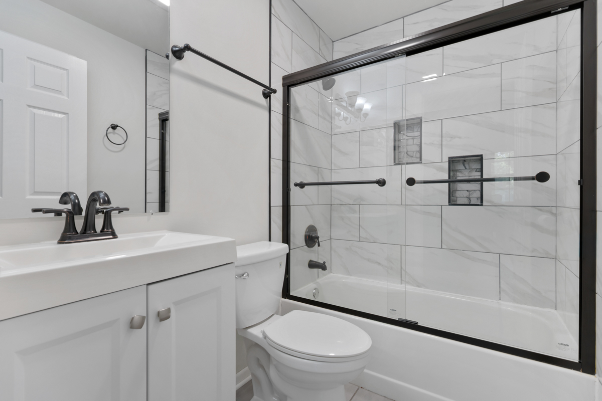8 N Gant Circle #A, Streamwood, IL 60107