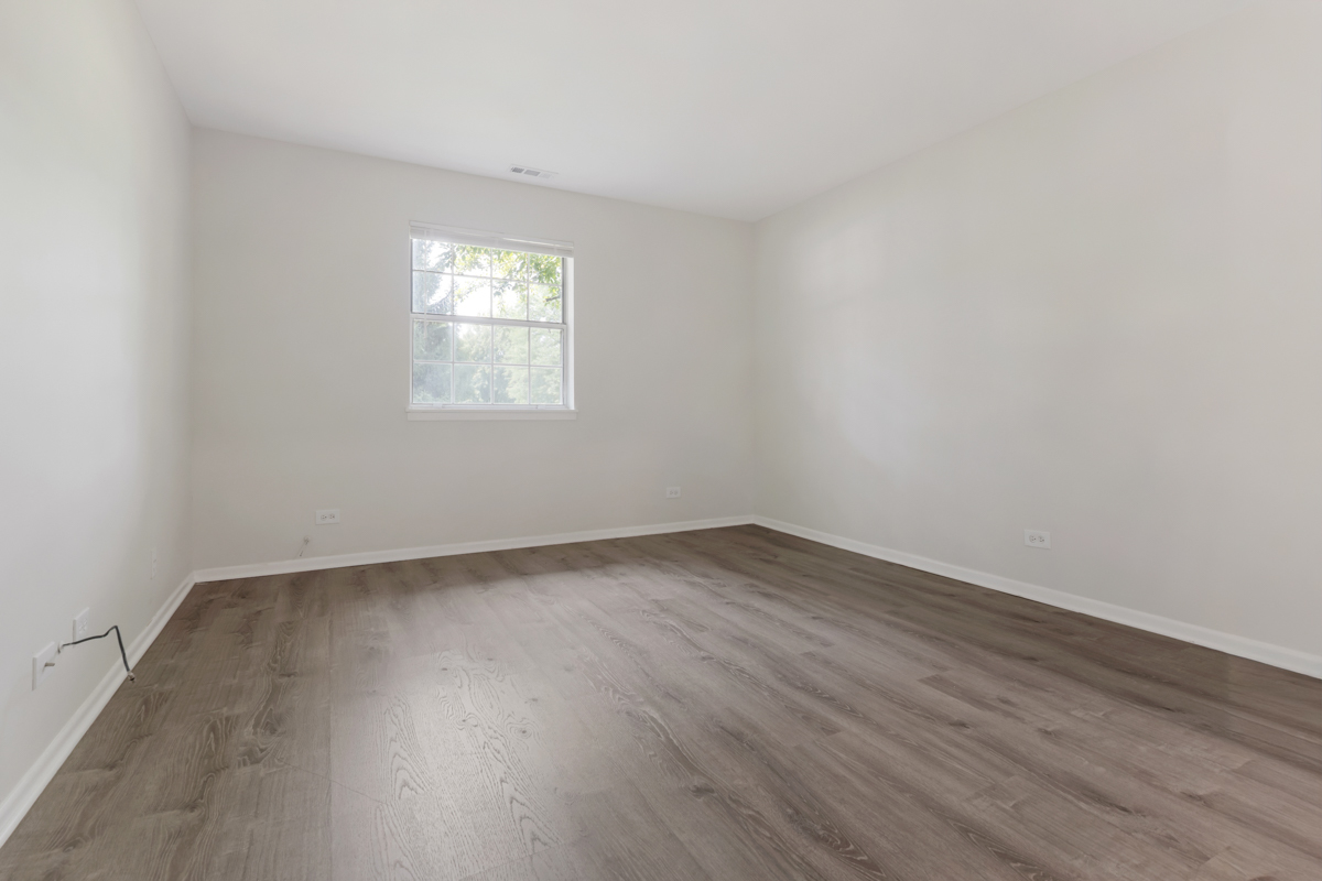 8 N Gant Circle #A, Streamwood, IL 60107