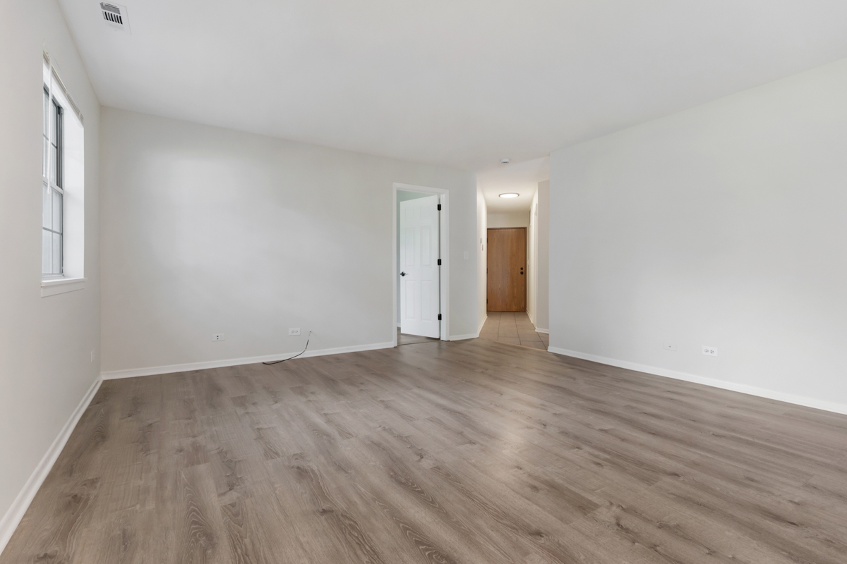 8 N Gant Circle #A, Streamwood, IL 60107