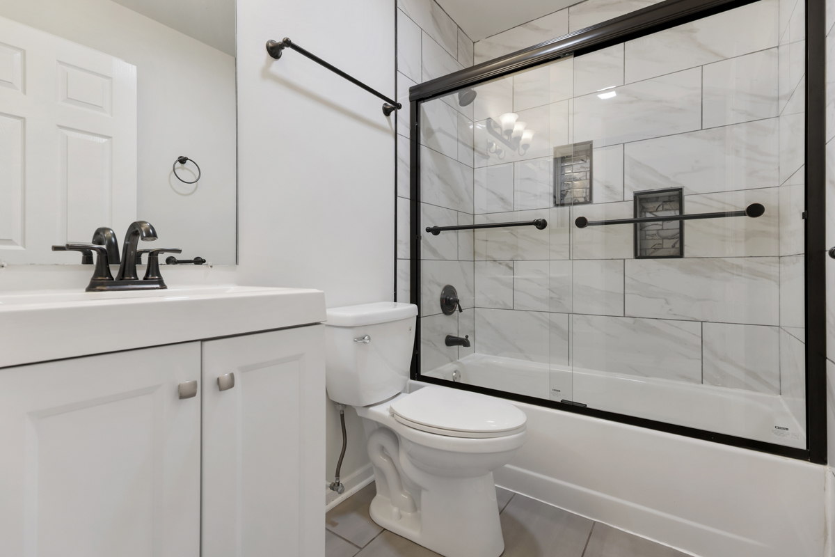 8 N Gant Circle #A, Streamwood, IL 60107