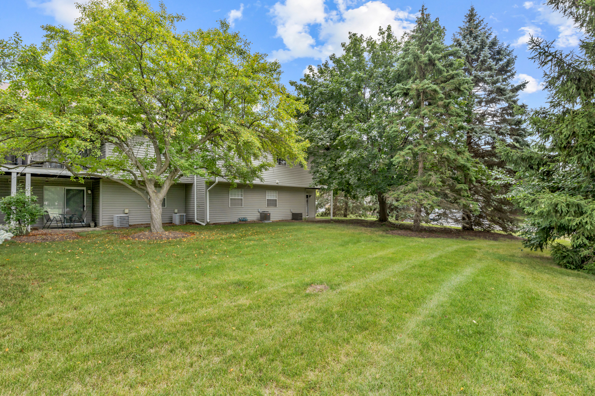 8 N Gant Circle #A, Streamwood, IL 60107