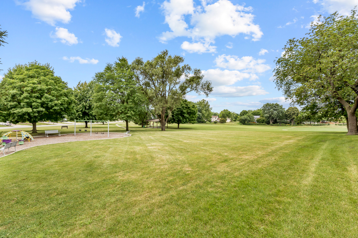 8 N Gant Circle #A, Streamwood, IL 60107