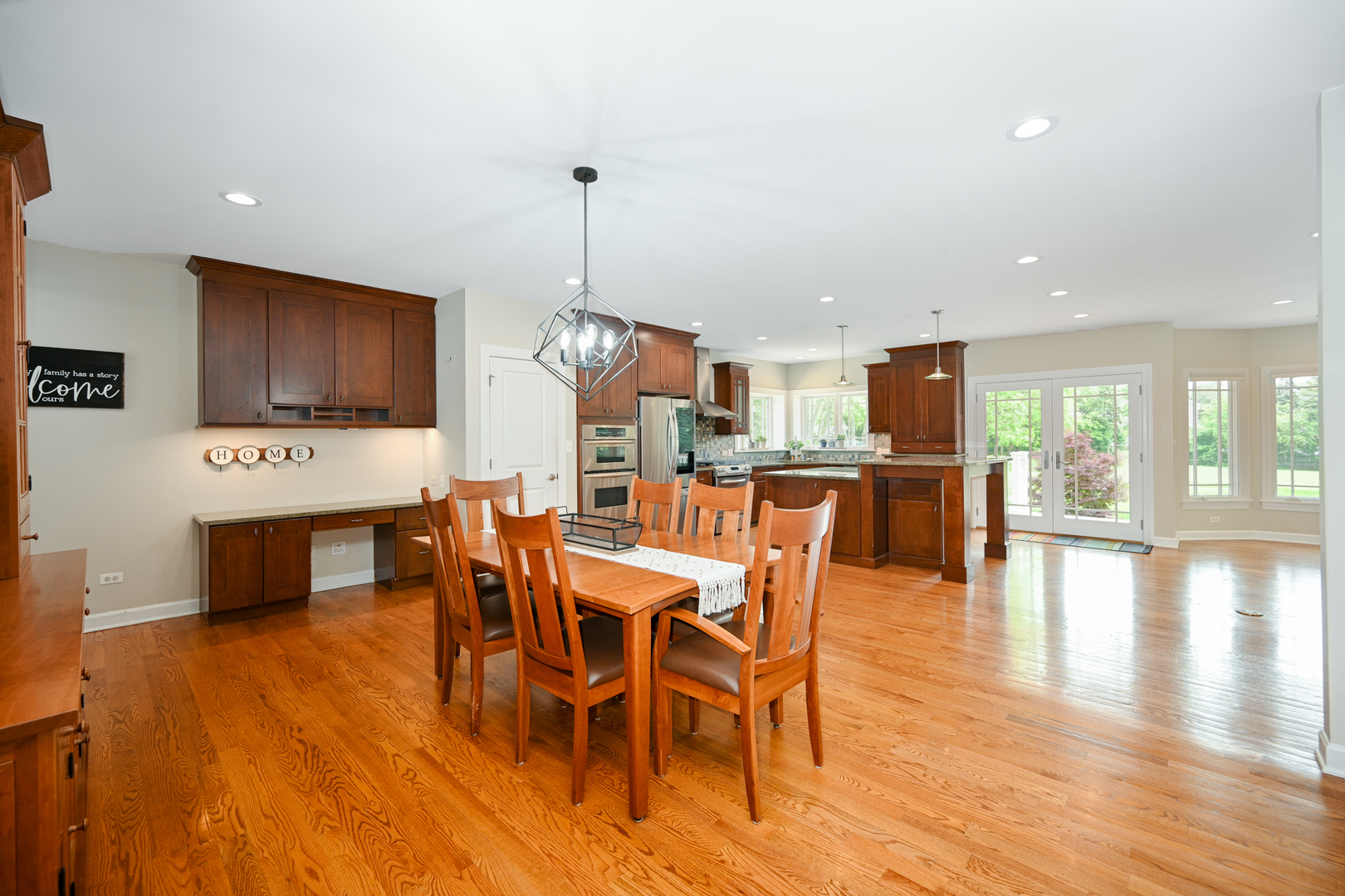 33 Sunset Avenue, Glen Ellyn, IL 60137