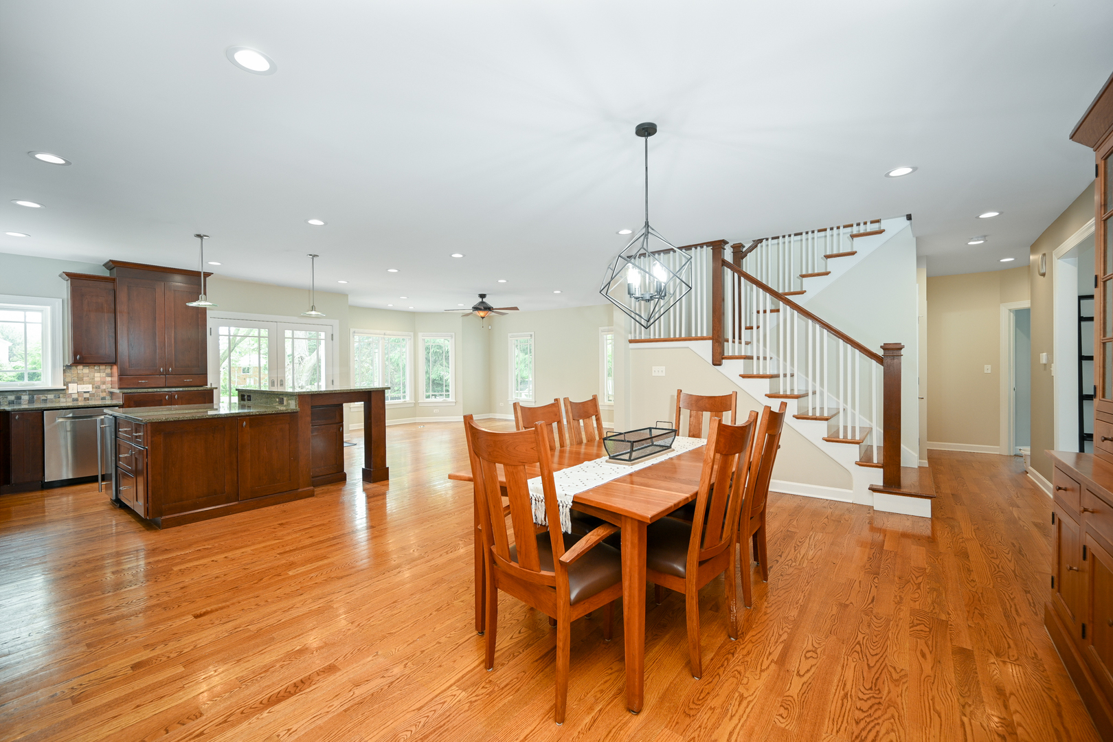 33 Sunset Avenue, Glen Ellyn, IL 60137