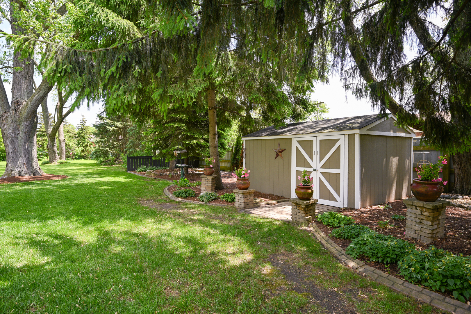 33 Sunset Avenue, Glen Ellyn, IL 60137