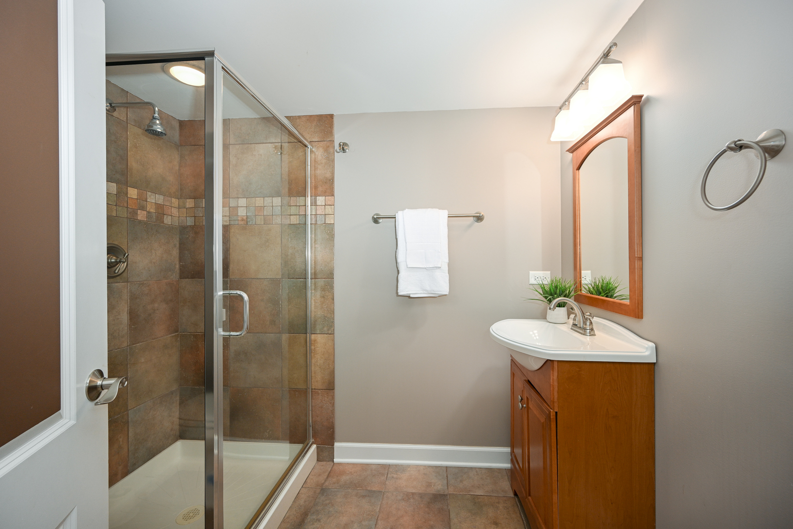 33 Sunset Avenue, Glen Ellyn, IL 60137