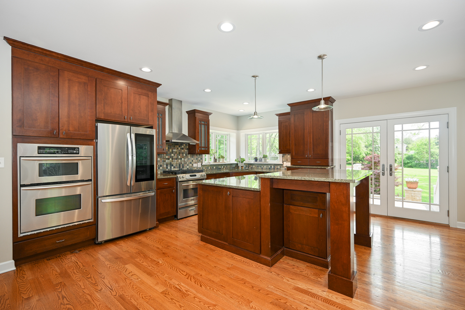 33 Sunset Avenue, Glen Ellyn, IL 60137