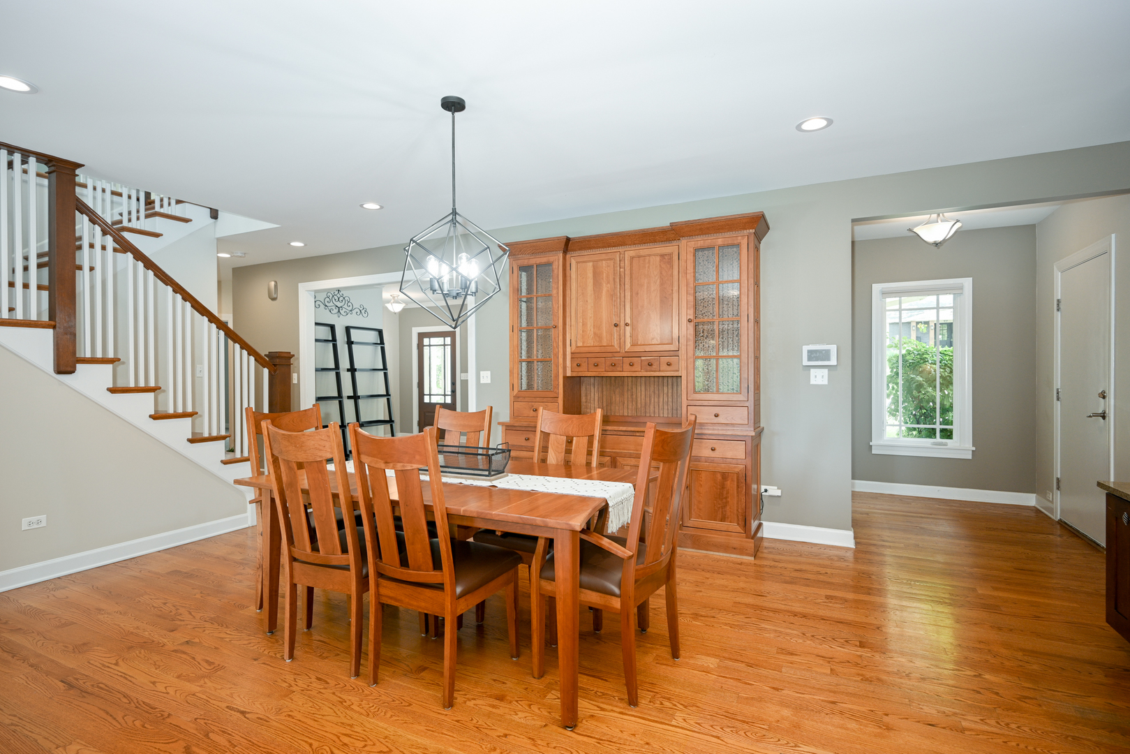 33 Sunset Avenue, Glen Ellyn, IL 60137