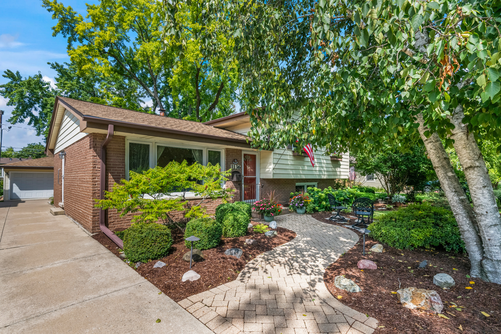1136 N Walnut Avenue, Arlington Heights, IL 60004