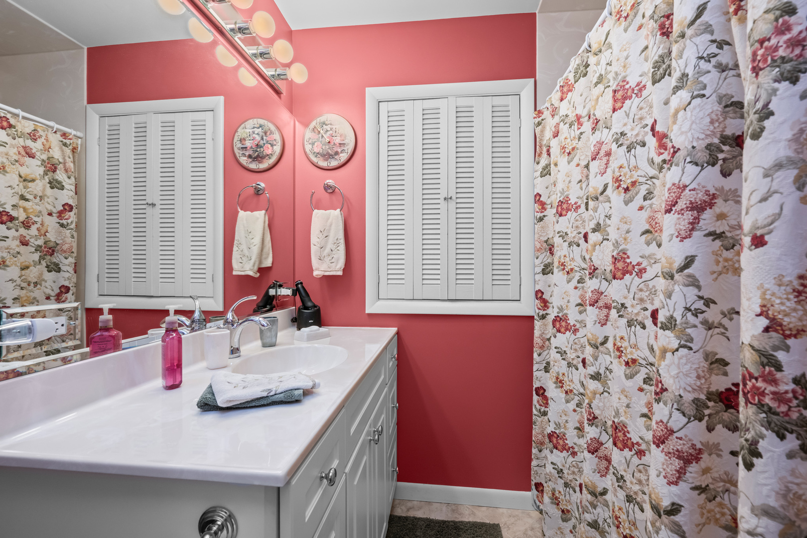 1136 N Walnut Avenue, Arlington Heights, IL 60004