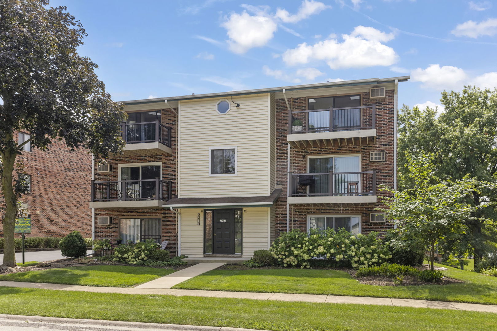 2713 Northcreek Drive #2206, Woodridge, IL 60517