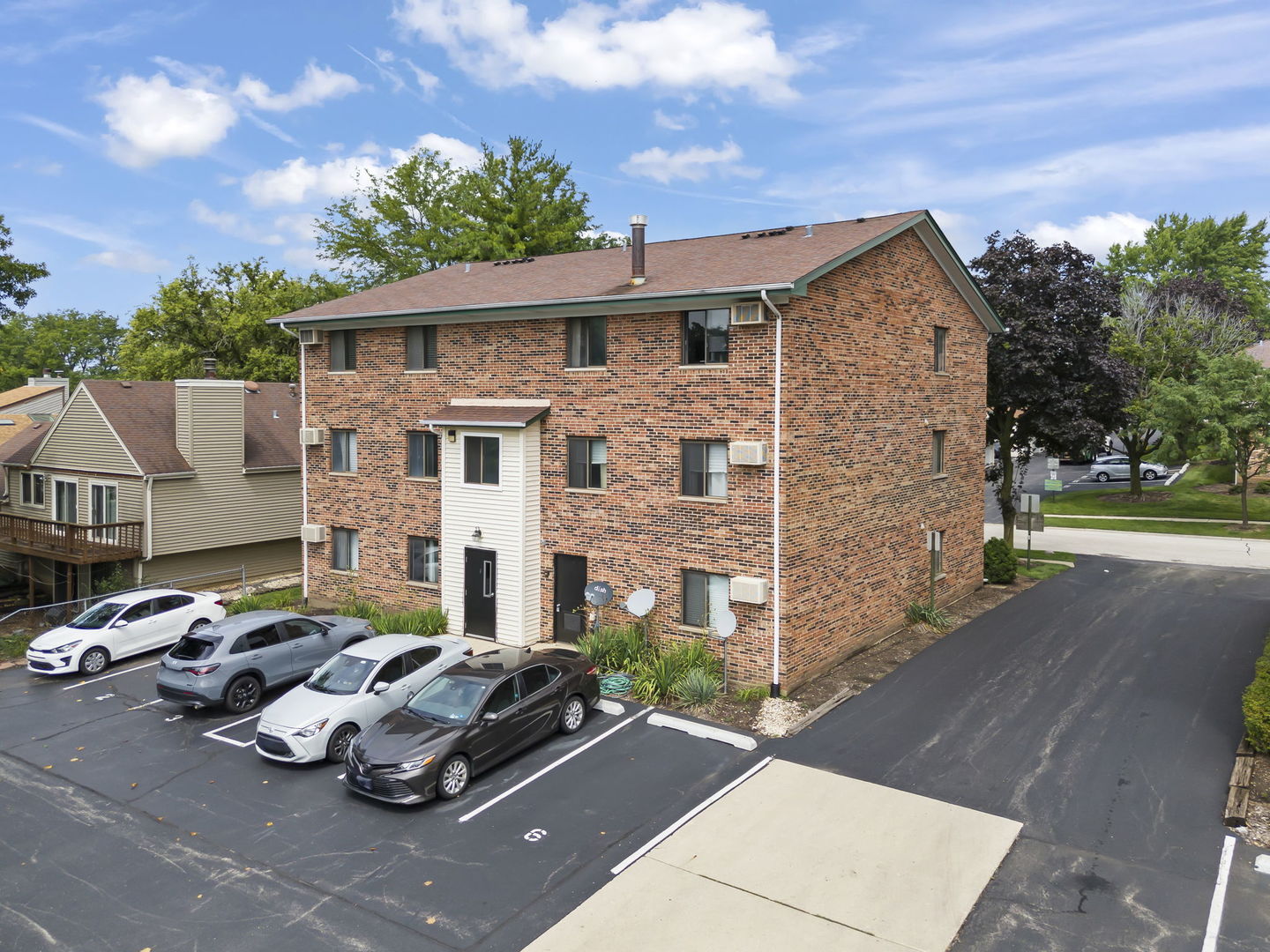2713 Northcreek Drive #2206, Woodridge, IL 60517