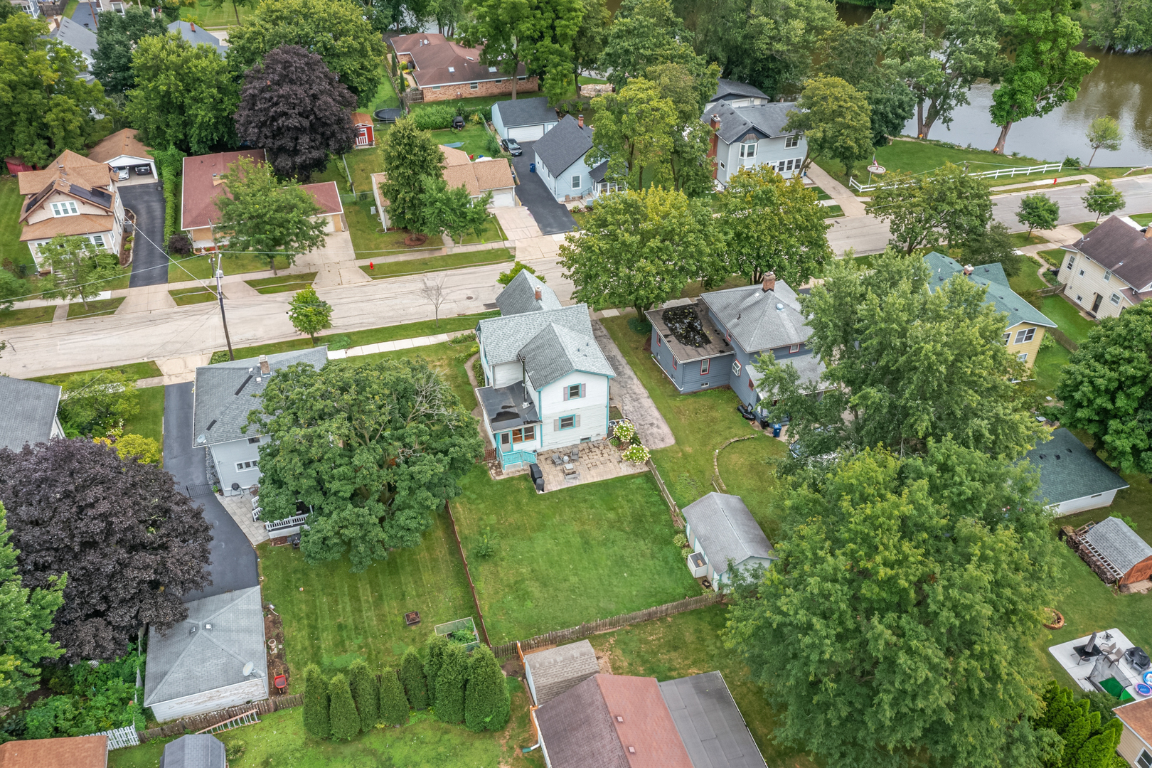 27 Center Street, Algonquin, IL 60102