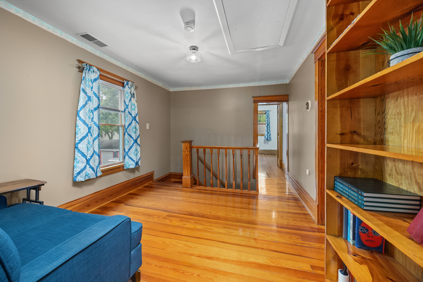 27 Center Street, Algonquin, IL 60102