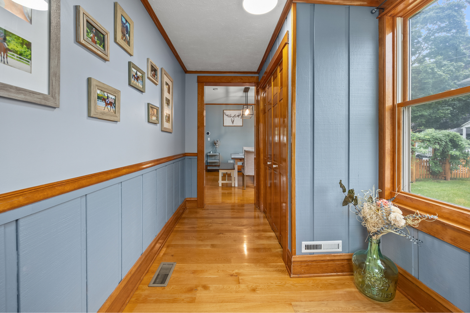 27 Center Street, Algonquin, IL 60102