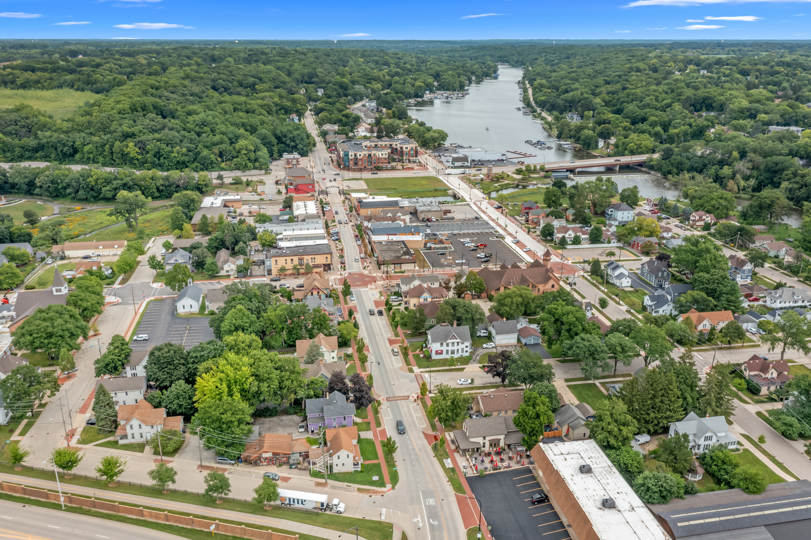 27 Center Street, Algonquin, IL 60102