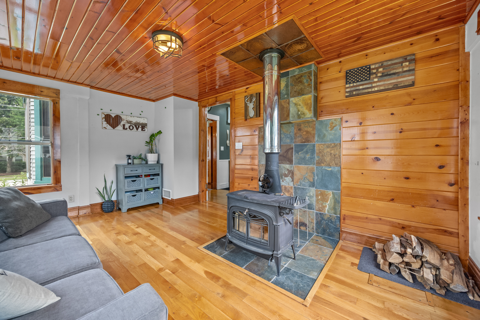 27 Center Street, Algonquin, IL 60102