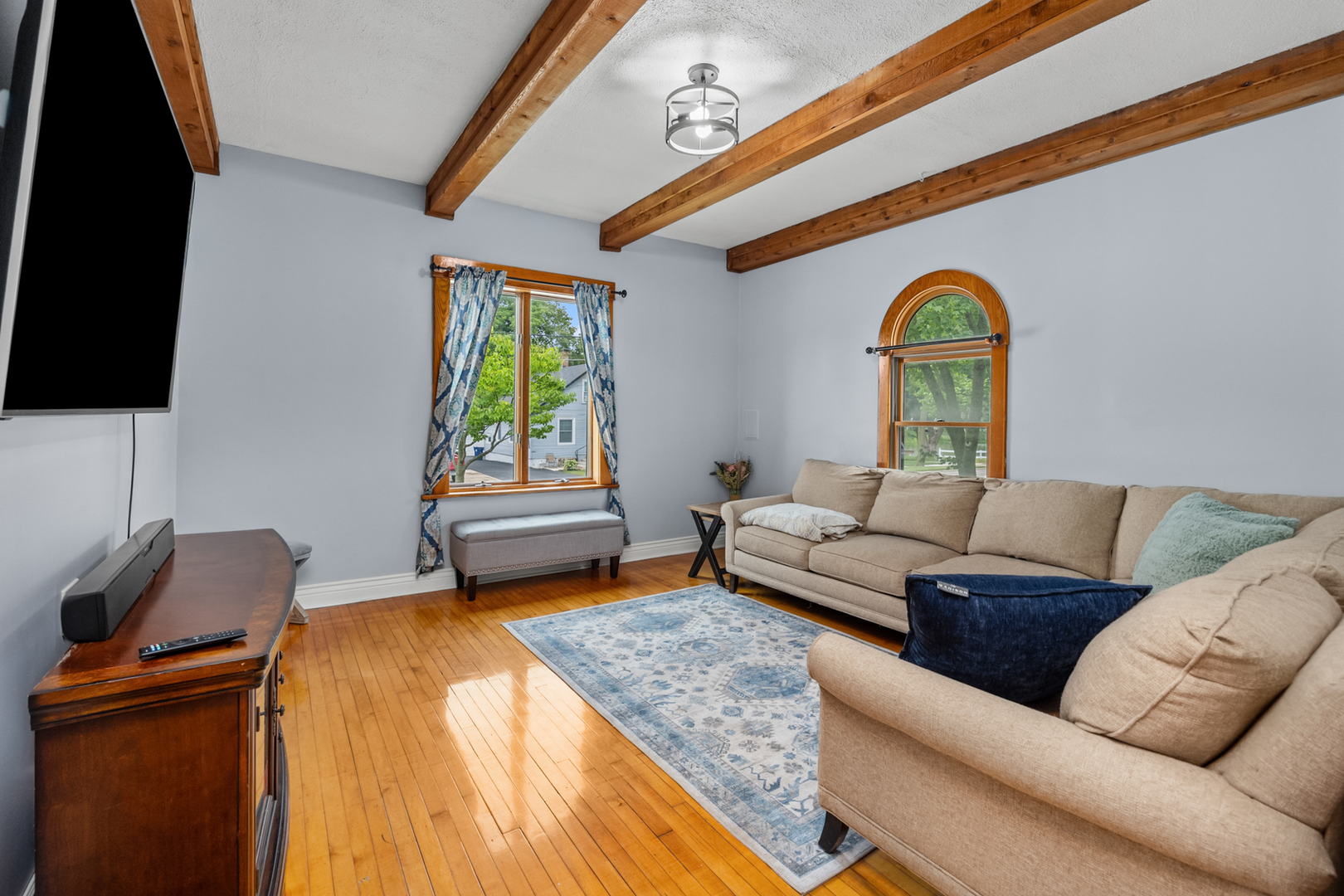 27 Center Street, Algonquin, IL 60102