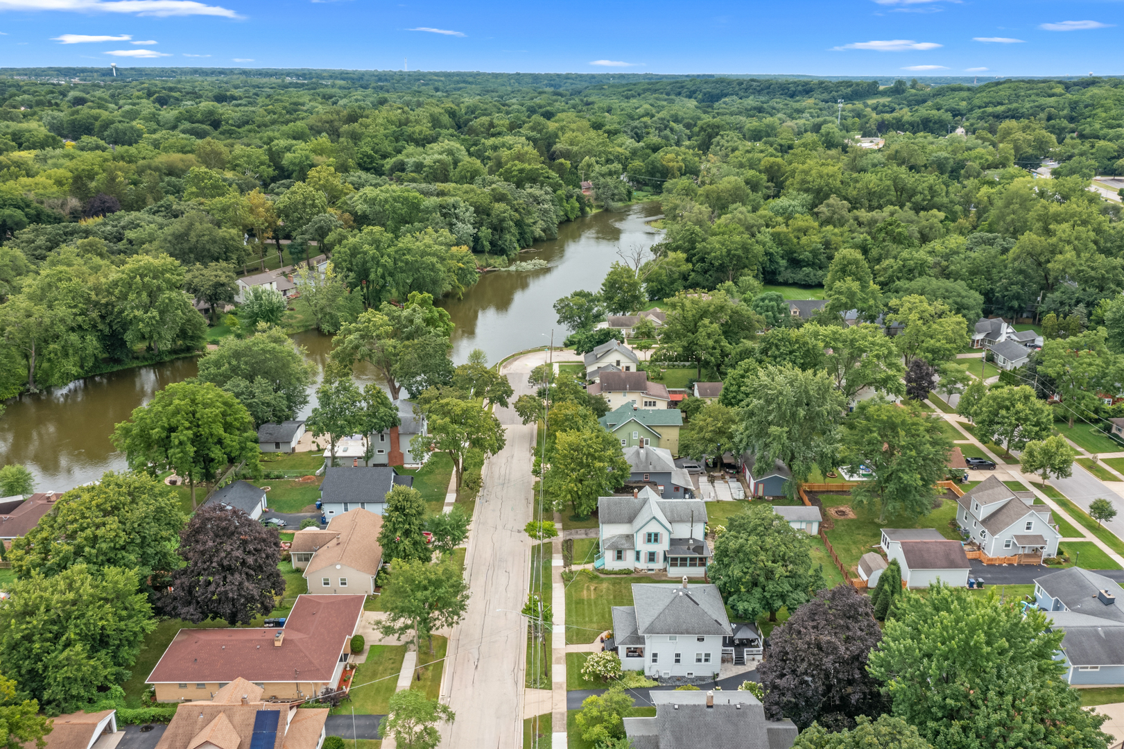 27 Center Street, Algonquin, IL 60102