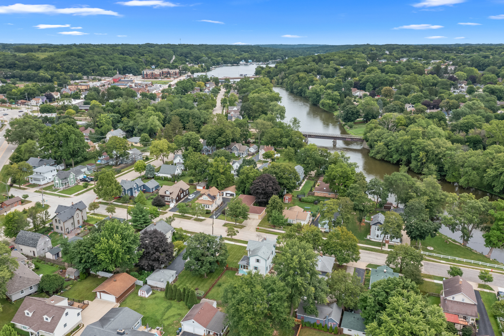 27 Center Street, Algonquin, IL 60102