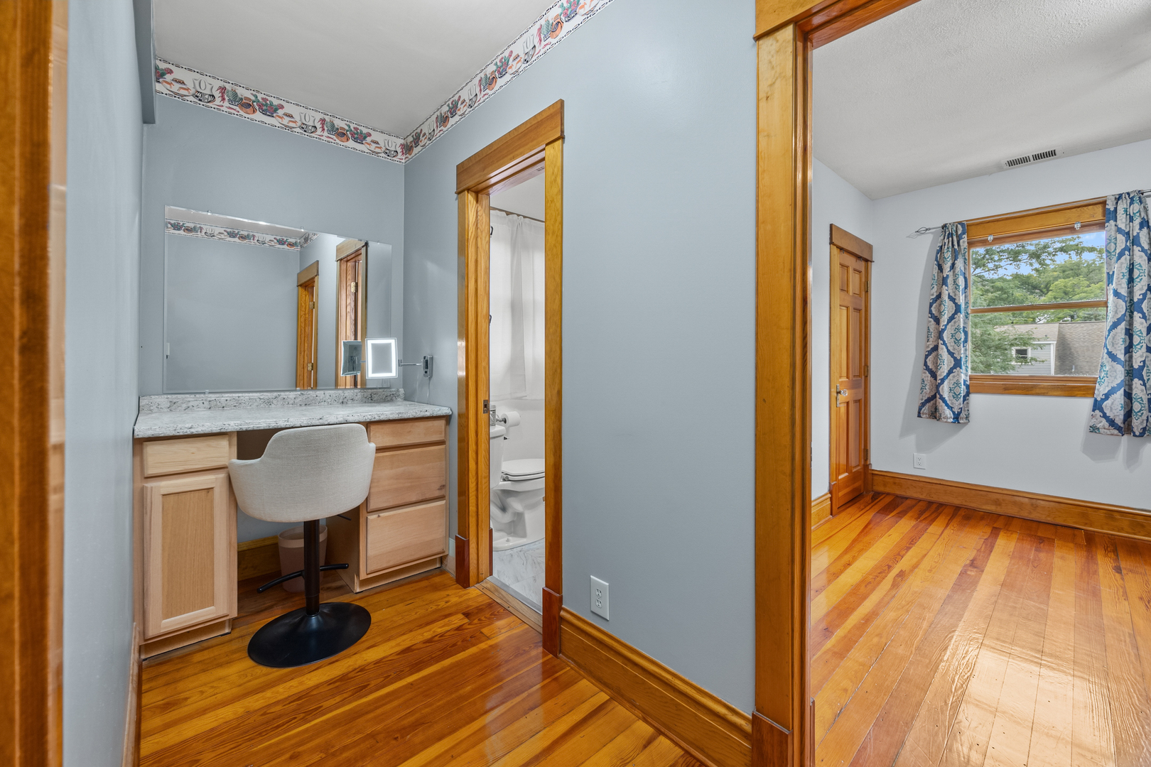 27 Center Street, Algonquin, IL 60102