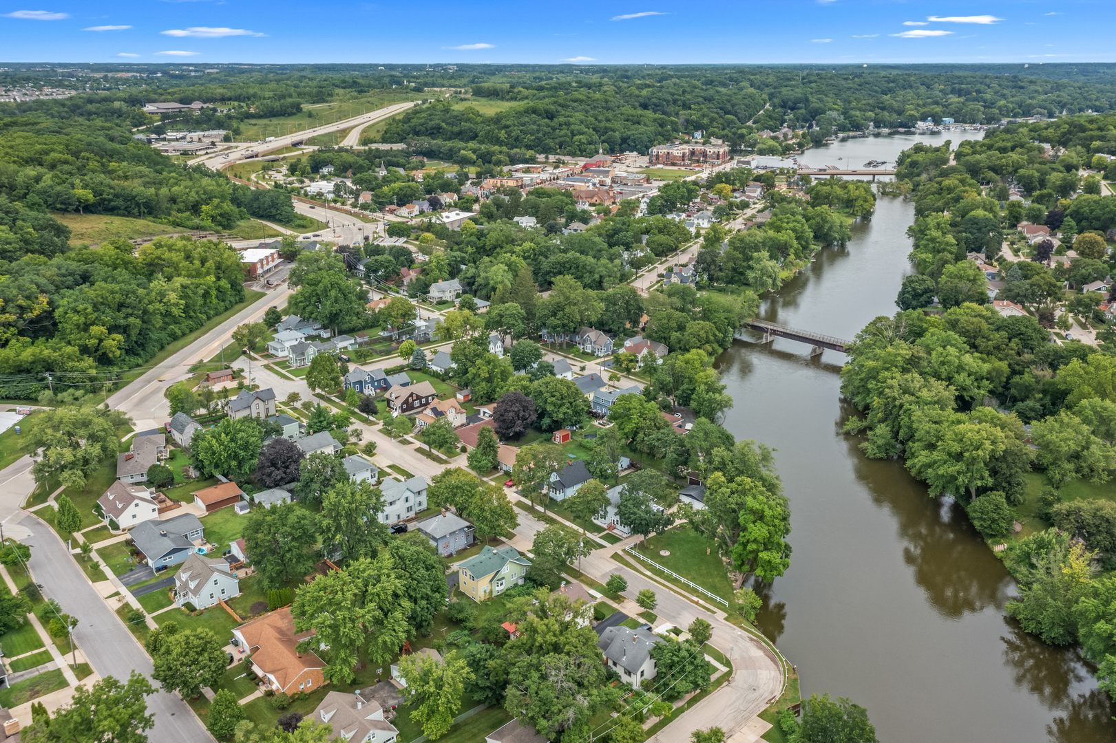 27 Center Street, Algonquin, IL 60102