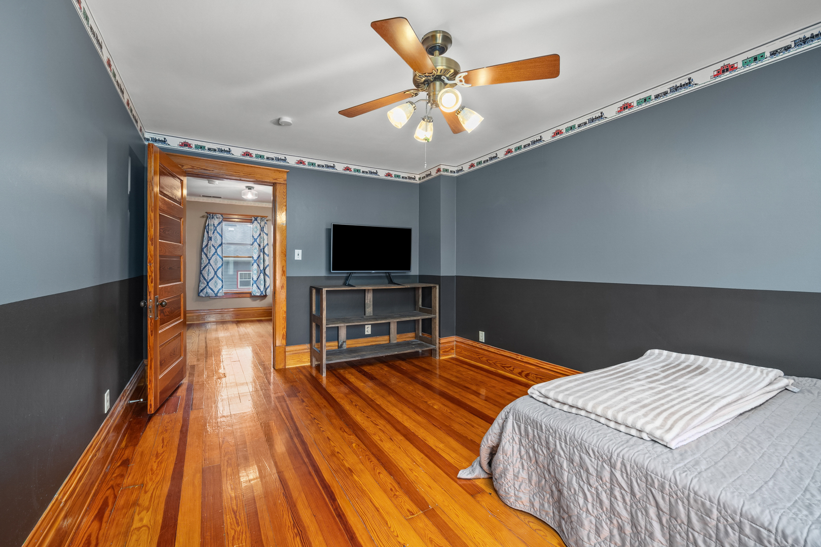 27 Center Street, Algonquin, IL 60102