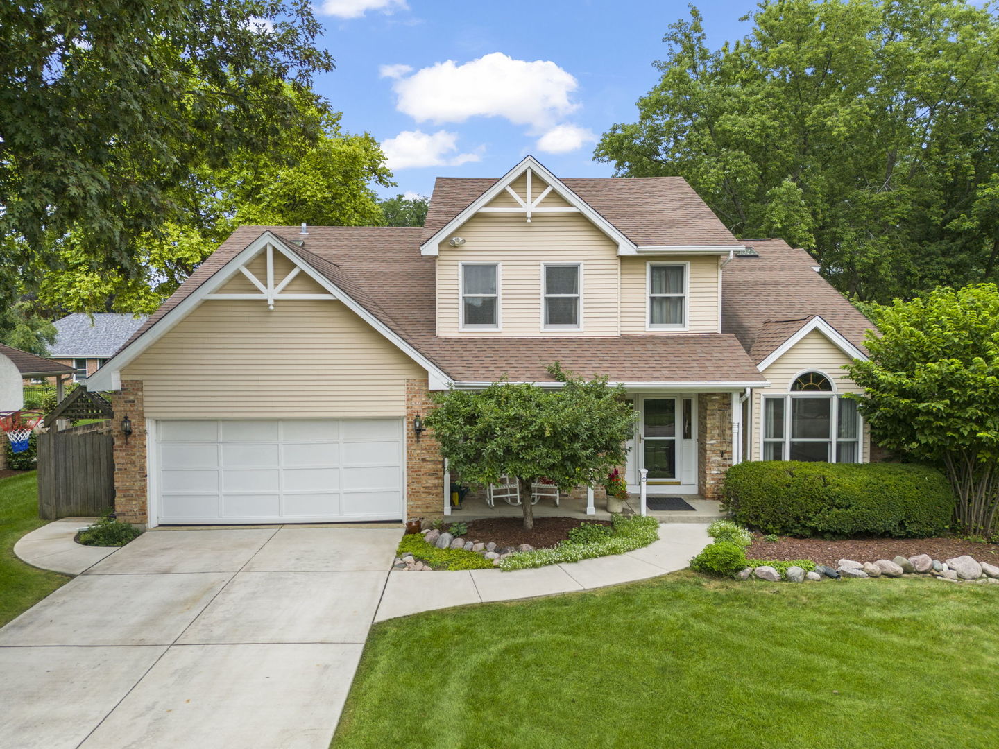 2002 Middleton Drive, Wheaton, IL 60189