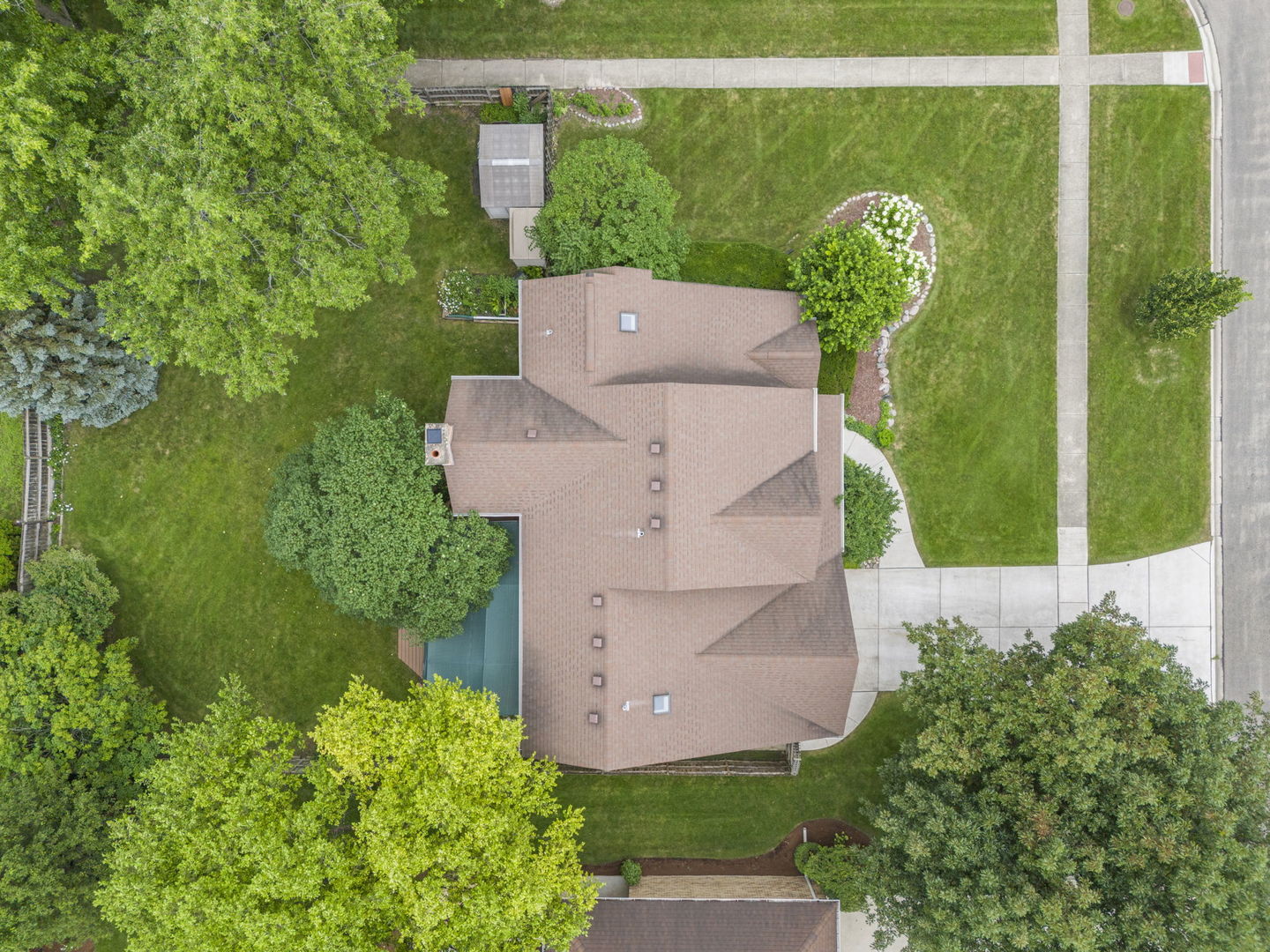 2002 Middleton Drive, Wheaton, IL 60189