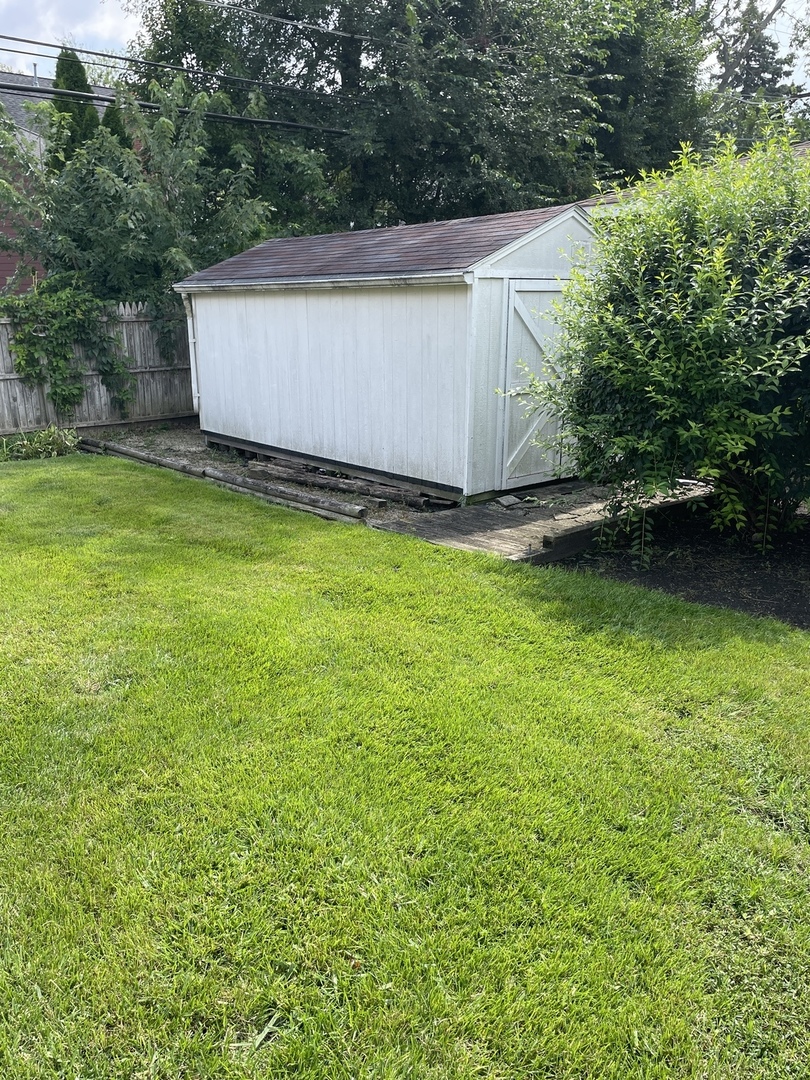 111 N Wilmette Avenue, Westmont, IL 60559