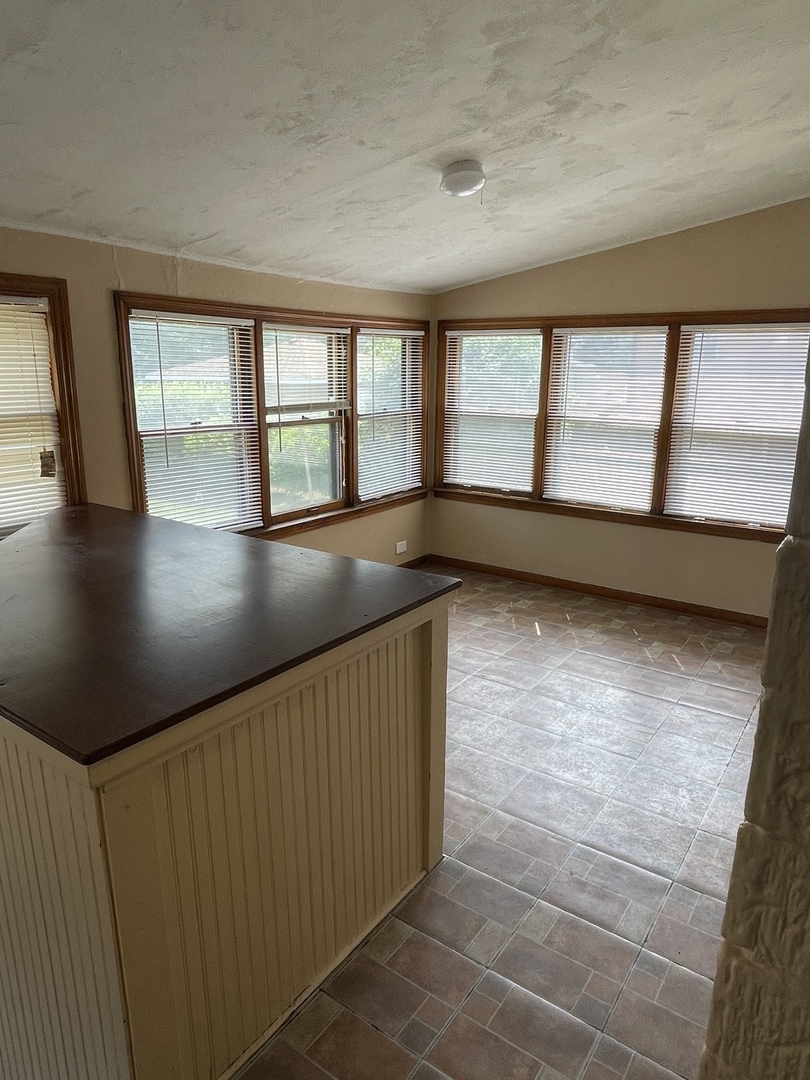 111 N Wilmette Avenue, Westmont, IL 60559