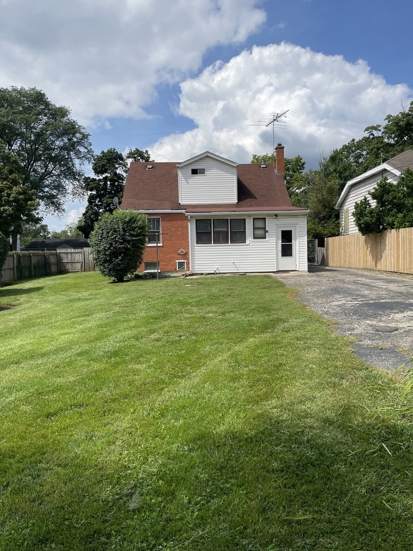 111 N Wilmette Avenue, Westmont, IL 60559