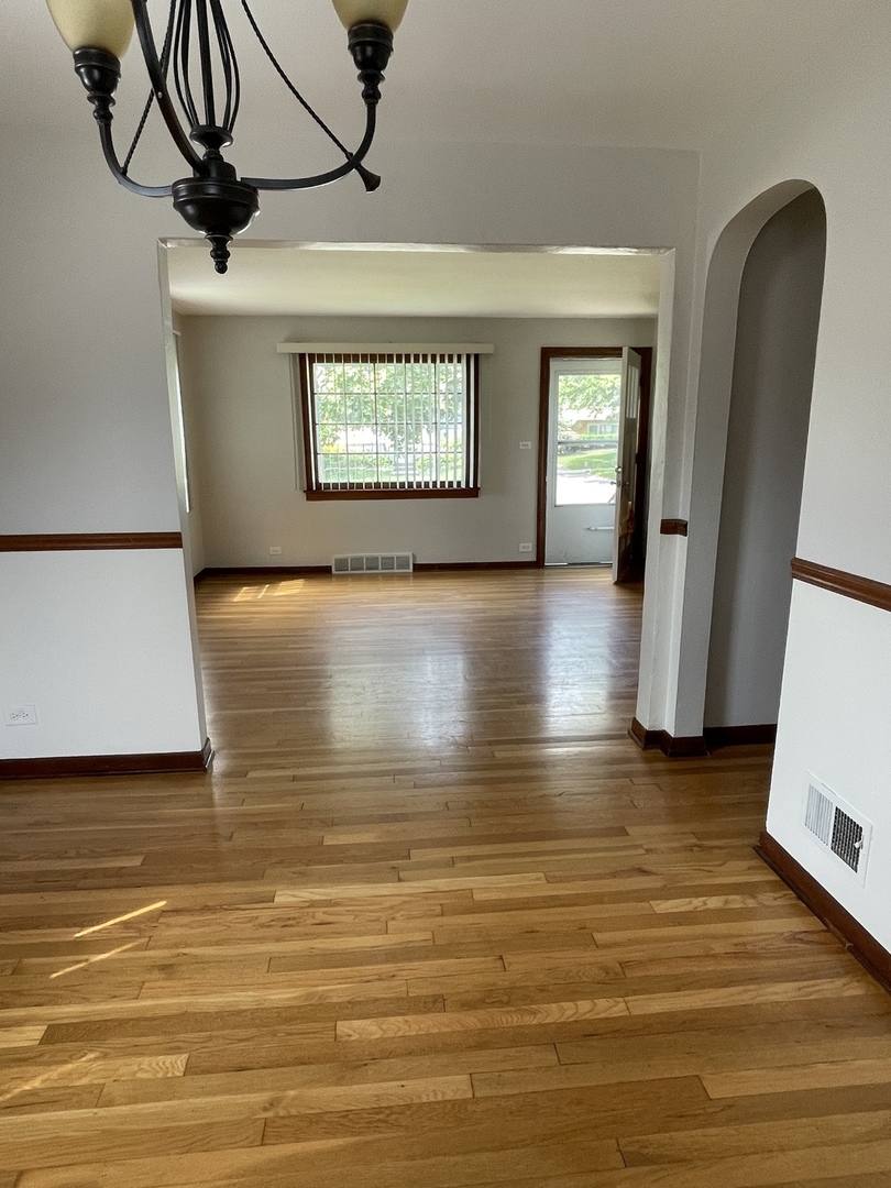 111 N Wilmette Avenue, Westmont, IL 60559
