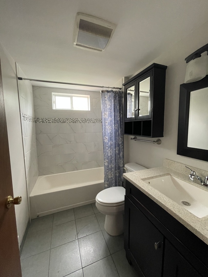 111 N Wilmette Avenue, Westmont, IL 60559
